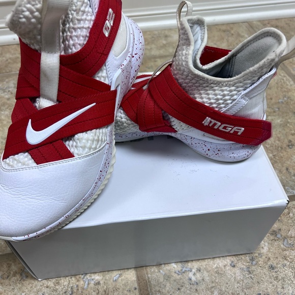 Nike Men’s Lebron Soldier Team Red and White Sneakers - Picture 3 of 7